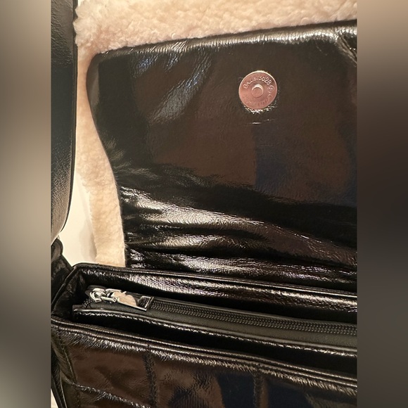 NWT Black Quilted Crossbody Bag w/ Cream Sherpa Trim, Trendy Y2K Winter Purse - Picture 10 of 15